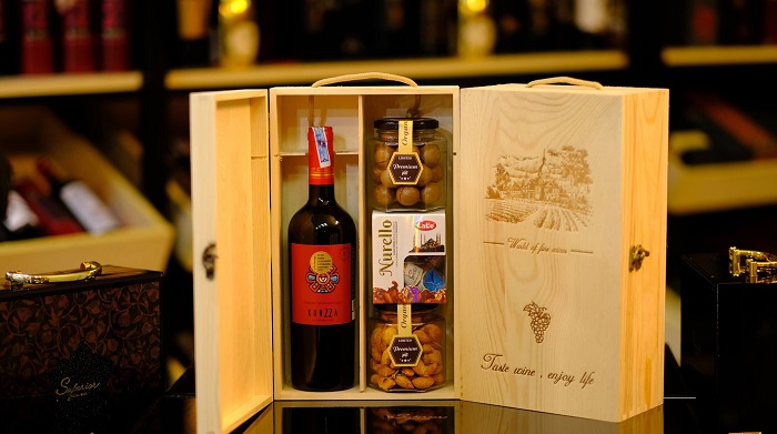 Các mẫu hộp quà Tết có rượu vang trên thị trường vô cùng đa dạng